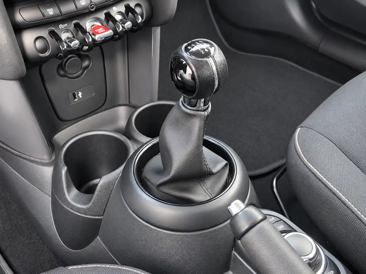 MINI_COOPER_PLATA_20261002_029_20261002_170307