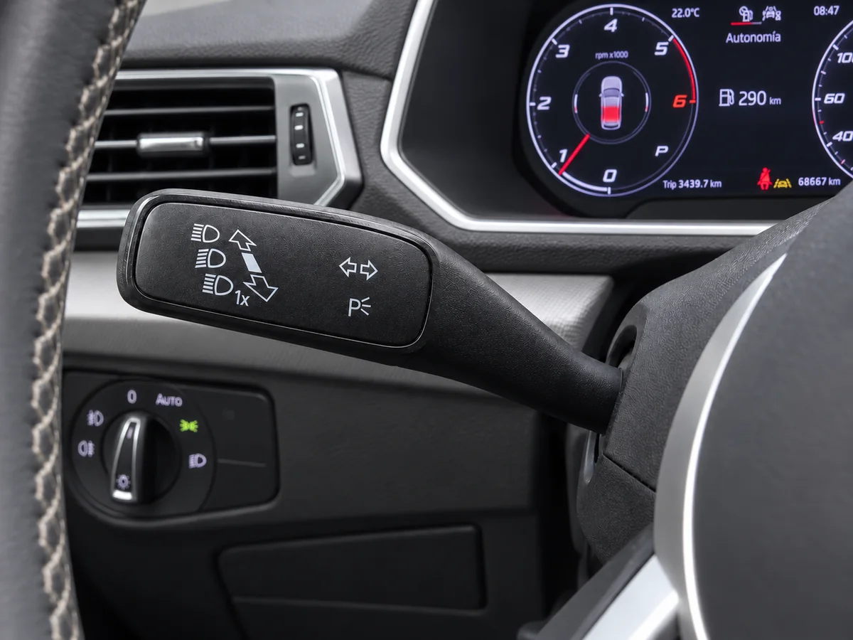 SEAT_TARRACO_NEGRO_1YFT560_20261004_022_INTERMITENTES