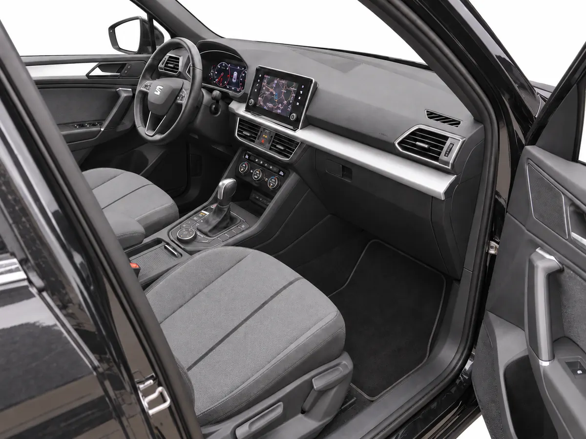 SEAT_TARRACO_NEGRO_1YFT560_20261004_031_SALPICADERO_ACOMPANANTE